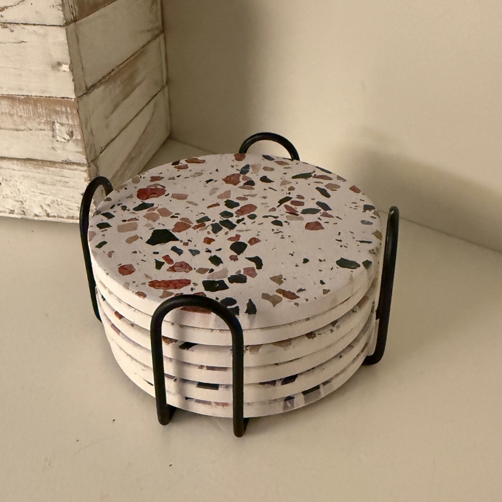 TERRAZZO PATTERN WHITE STONEWARE COASTERS W/STAND -SET OF 4